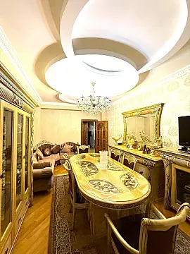 Satılır 3 otaqlı mənzil 135 m²