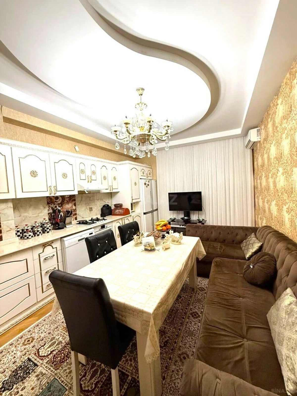 Satılır 3 otaqlı mənzil 135 m²