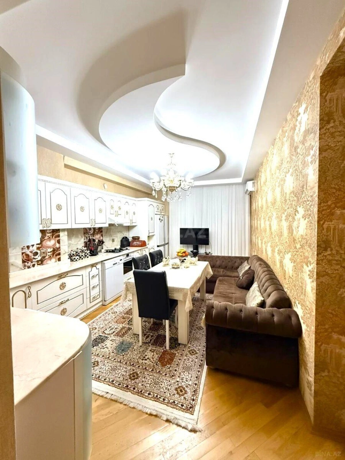 Satılır 3 otaqlı mənzil 135 m²