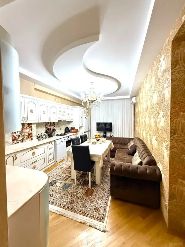 Satılır 3 otaqlı mənzil 135 m²