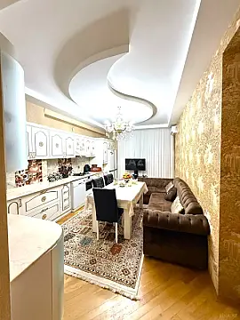 Satılır 3 otaqlı mənzil 135 m²