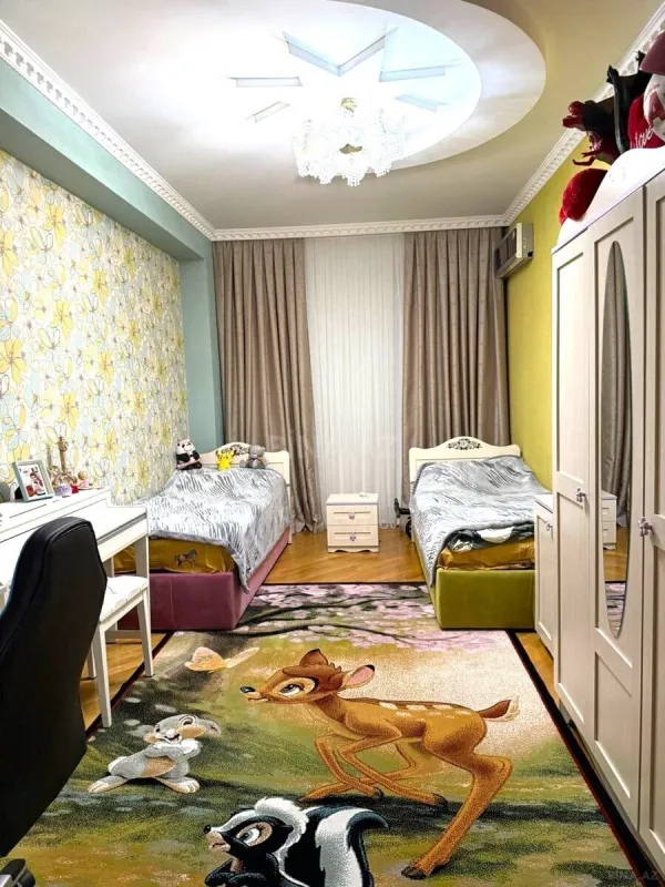 Satılır 3 otaqlı mənzil 135 m²