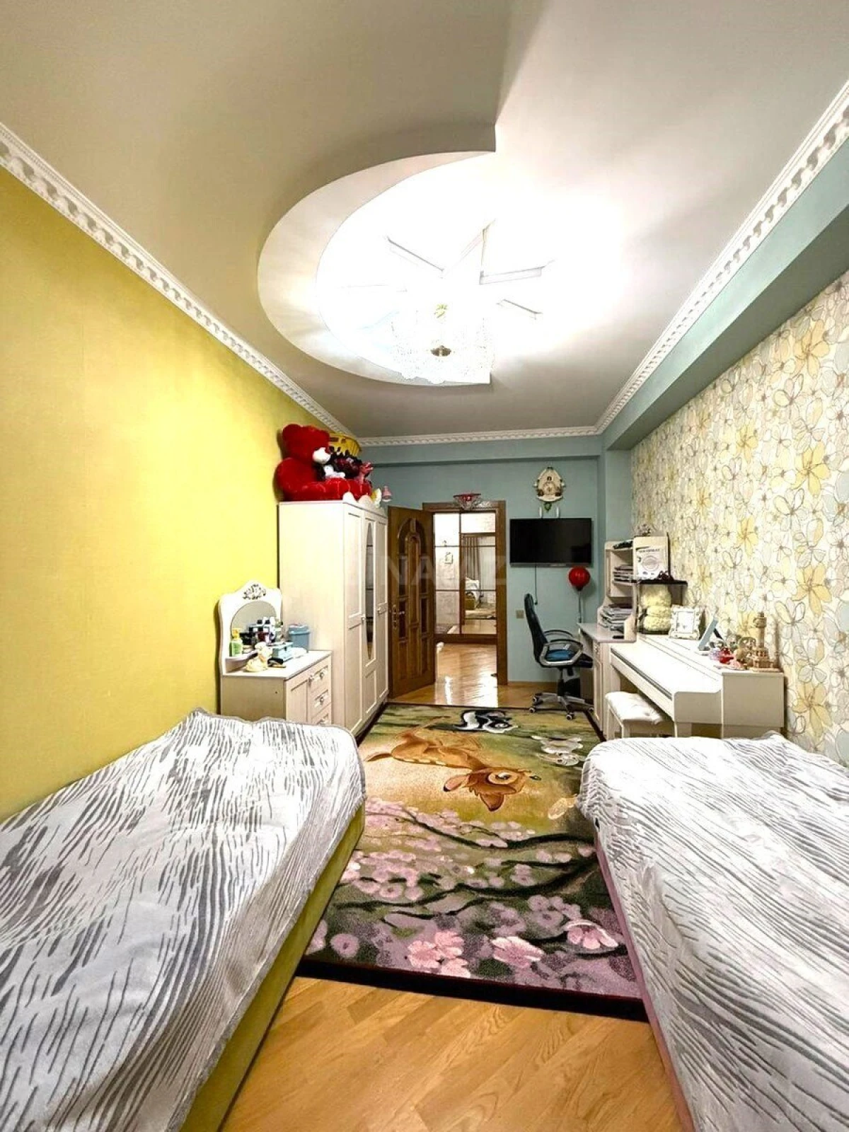 Satılır 3 otaqlı mənzil 135 m²