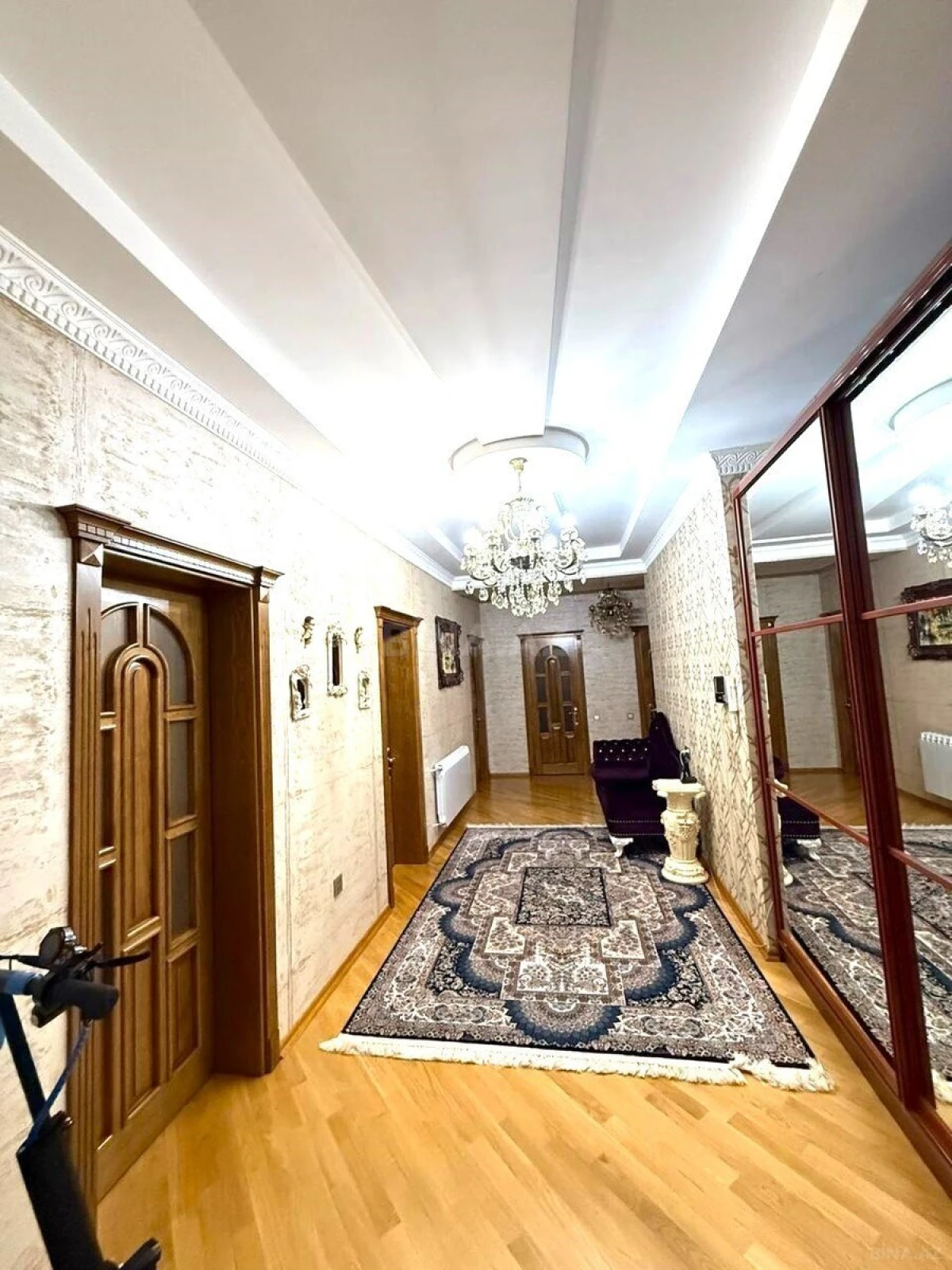 Satılır 3 otaqlı mənzil 135 m²