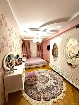 Satılır 3 otaqlı mənzil 135 m²