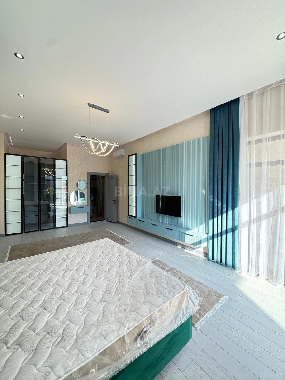 Satılır 5 otaqlı həyət evi 280 m²