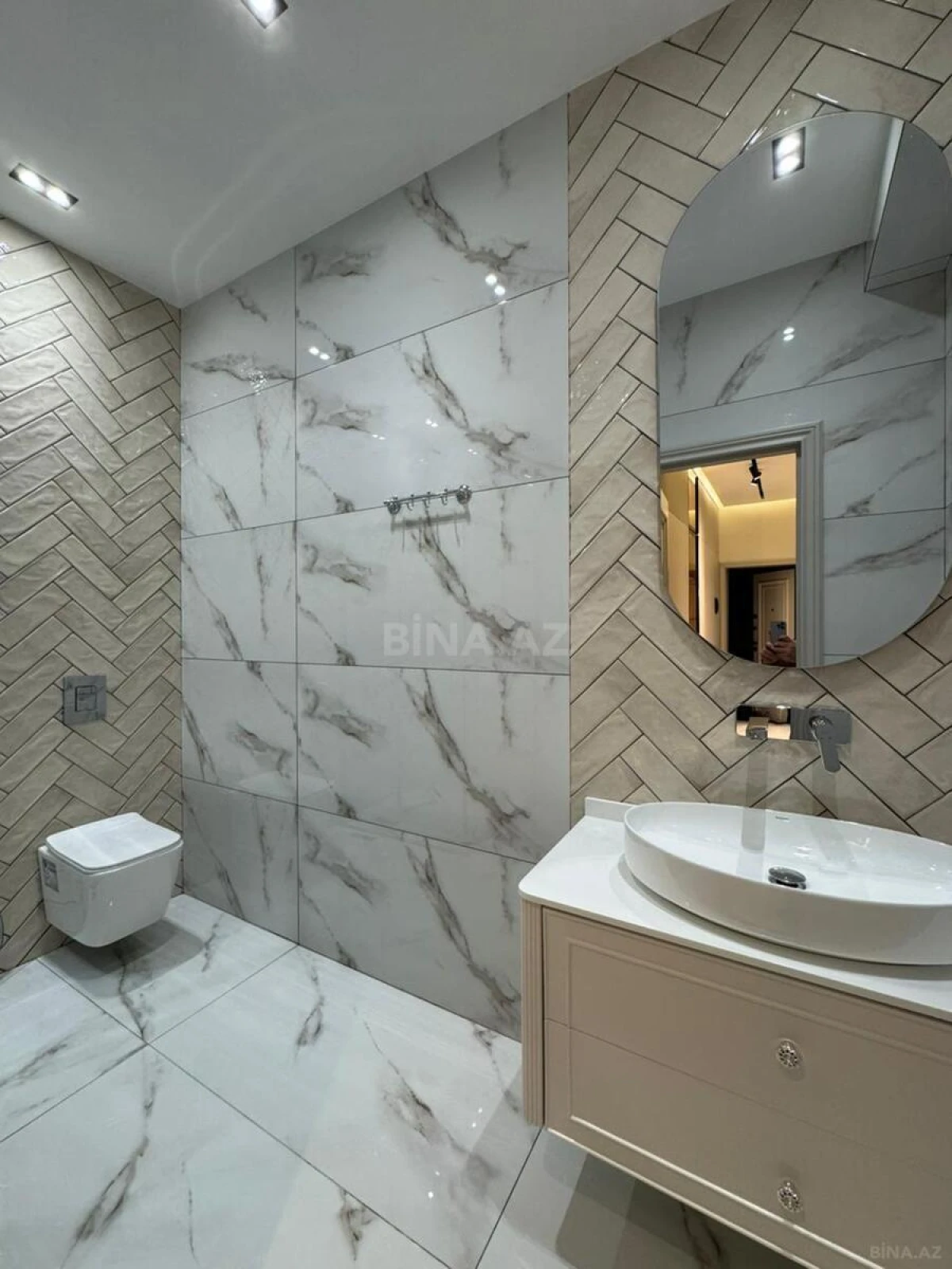 Satılır 2 otaqlı mənzil 86 m²