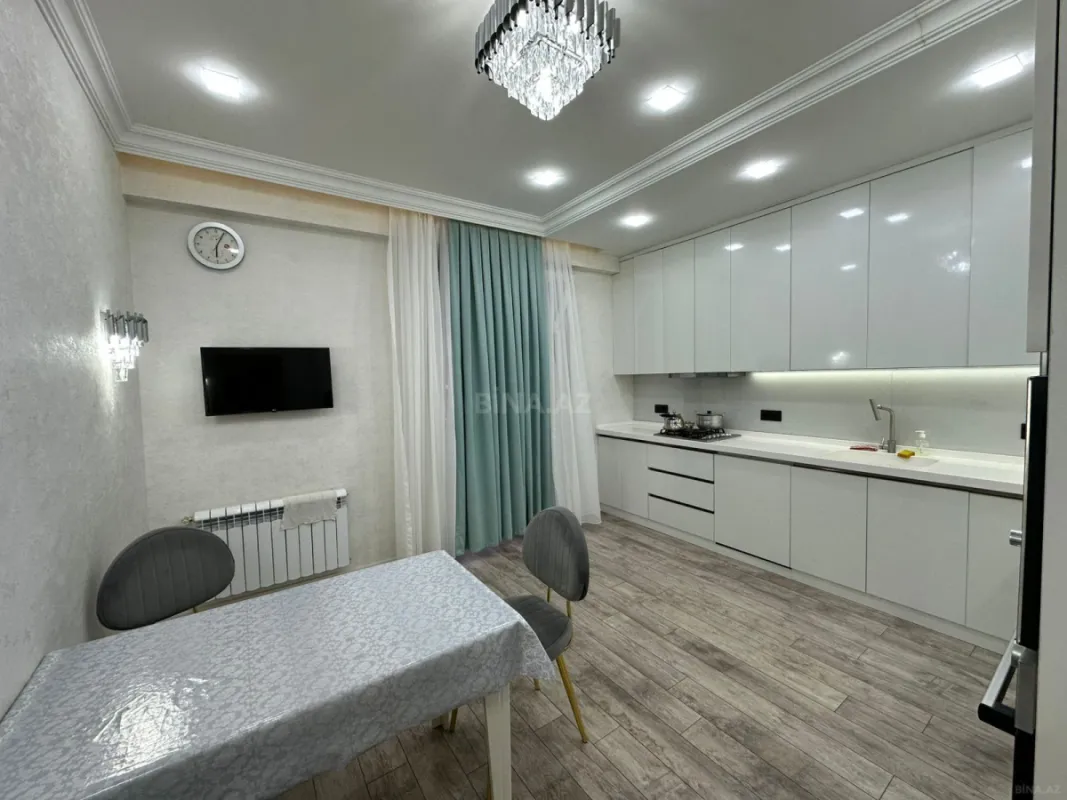 Satılır 3 otaqlı mənzil 122 m²