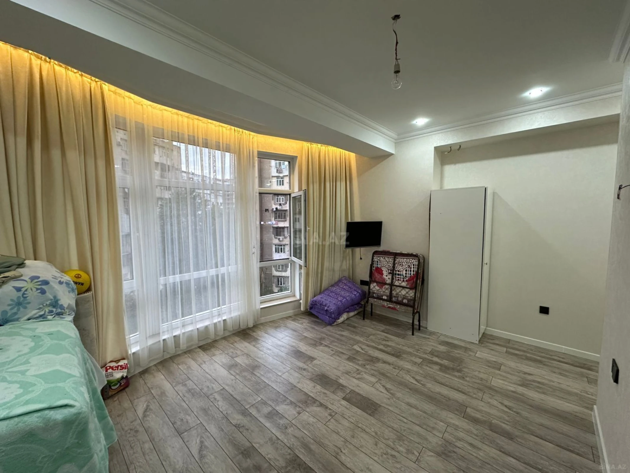 Satılır 3 otaqlı mənzil 122 m²