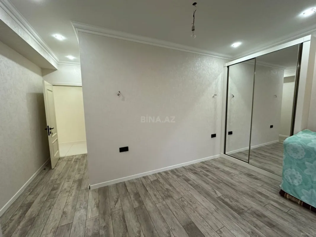 Satılır 3 otaqlı mənzil 122 m²