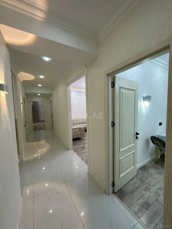 Satılır 3 otaqlı mənzil 122 m²