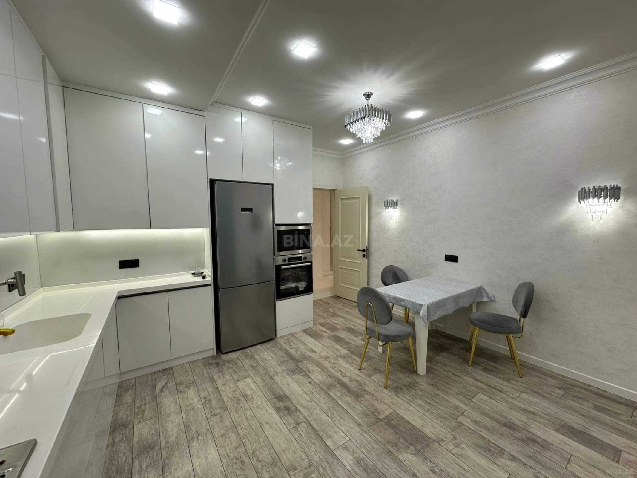 Satılır 3 otaqlı mənzil 122 m²