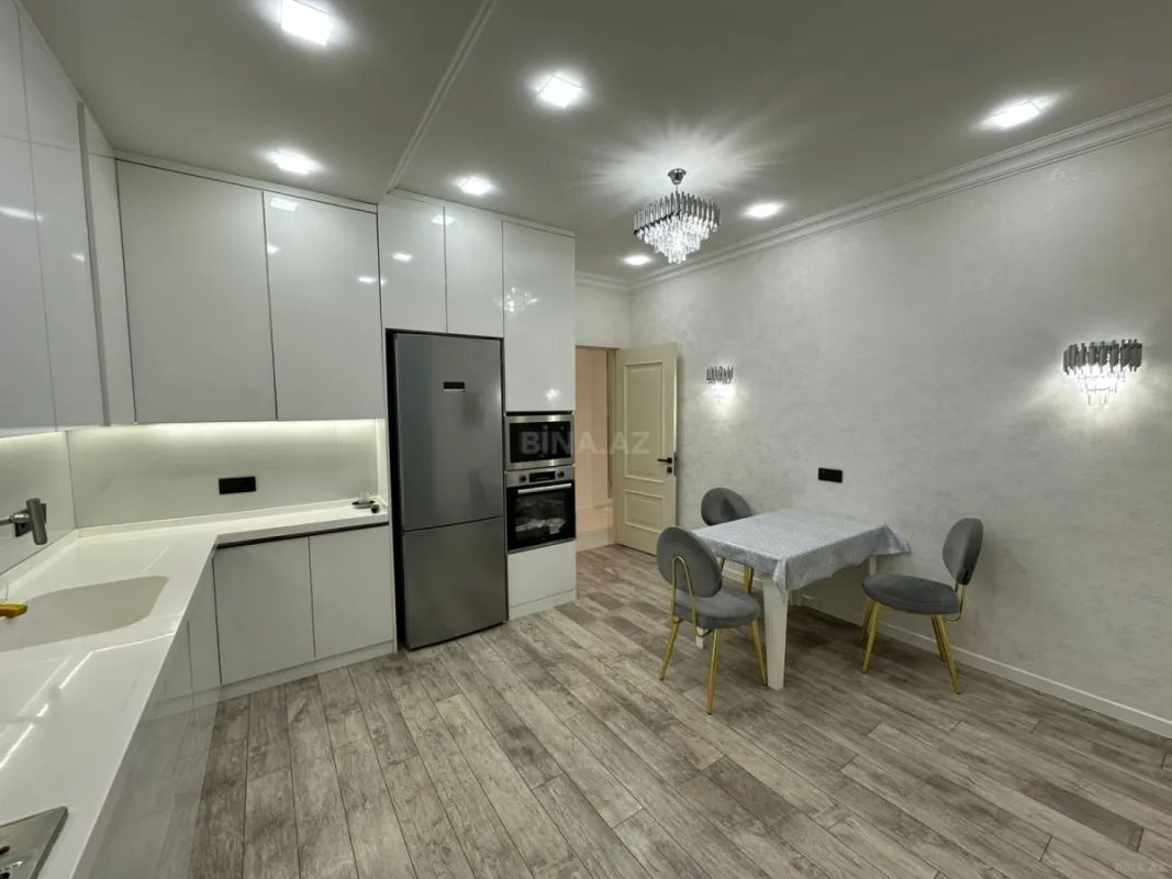 Satılır 3 otaqlı mənzil 122 m²