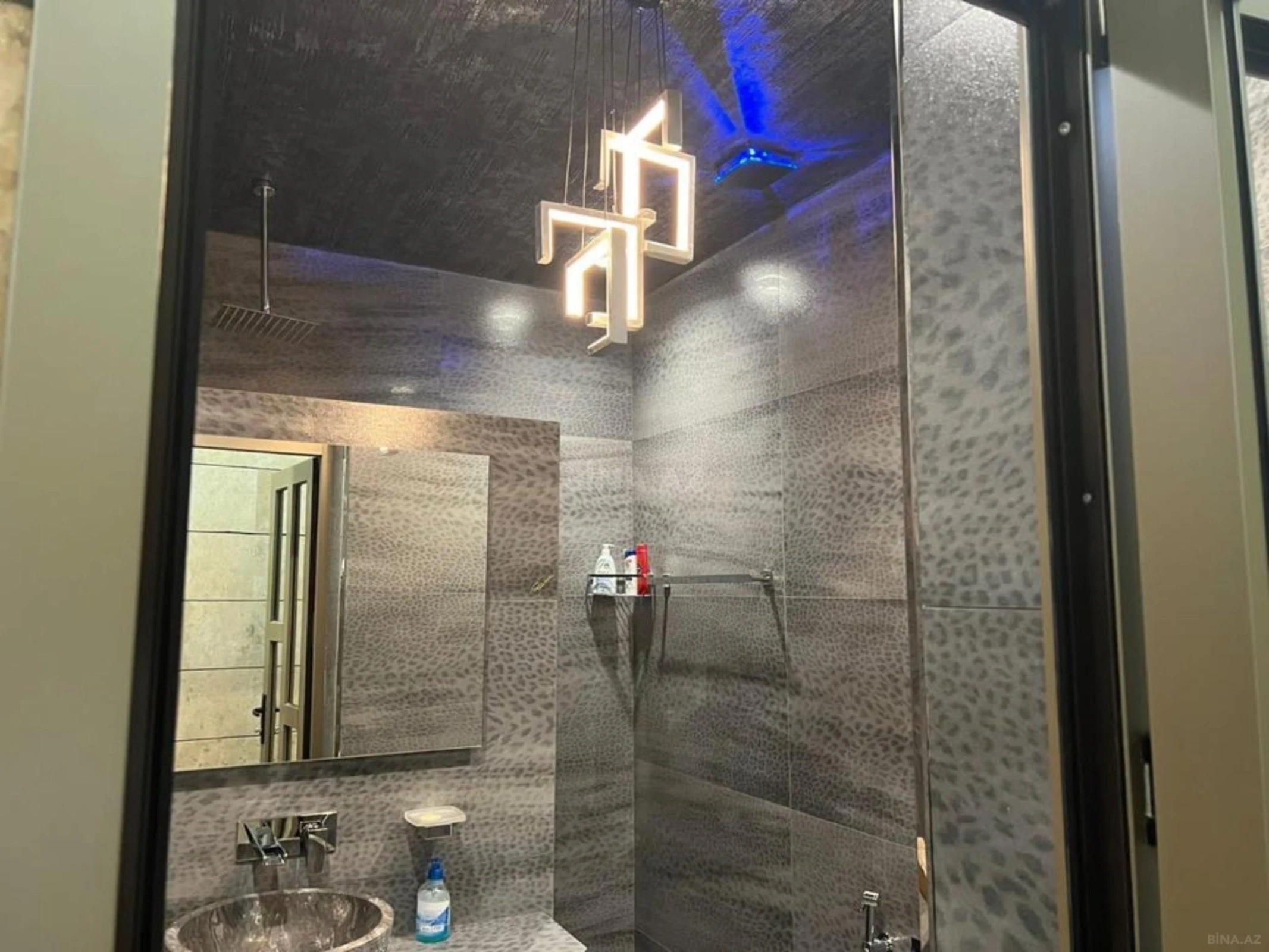 Kirayə verilir 5 otaqlı həyət evi 520 m²