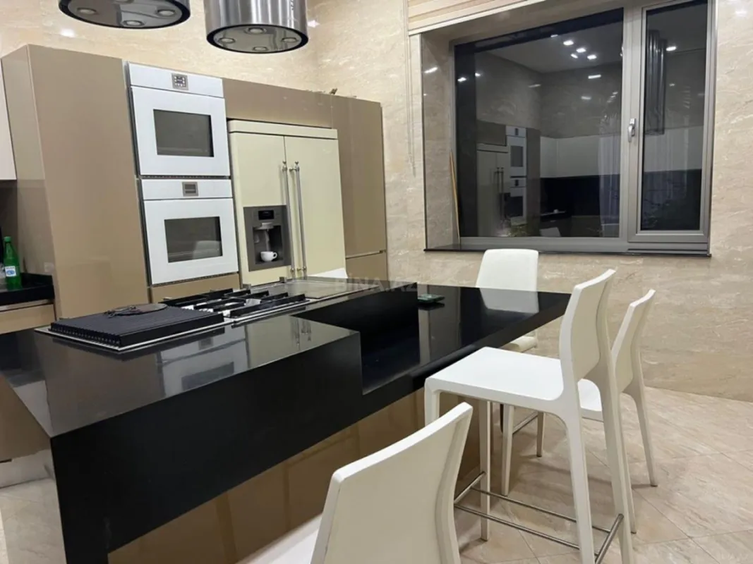 Kirayə verilir 5 otaqlı həyət evi 520 m²