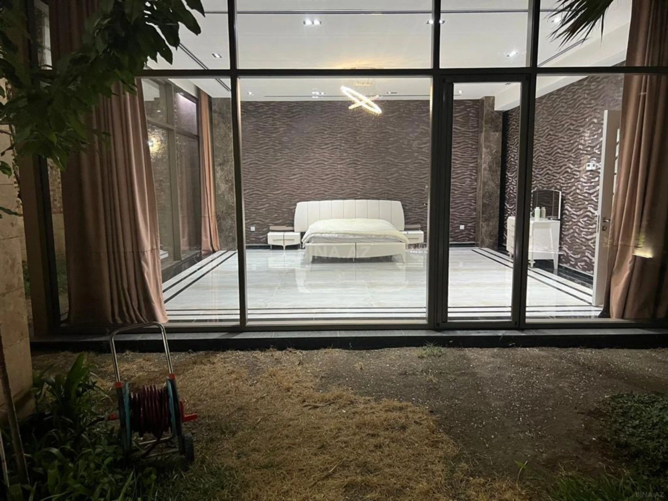 Kirayə verilir 5 otaqlı həyət evi 520 m²