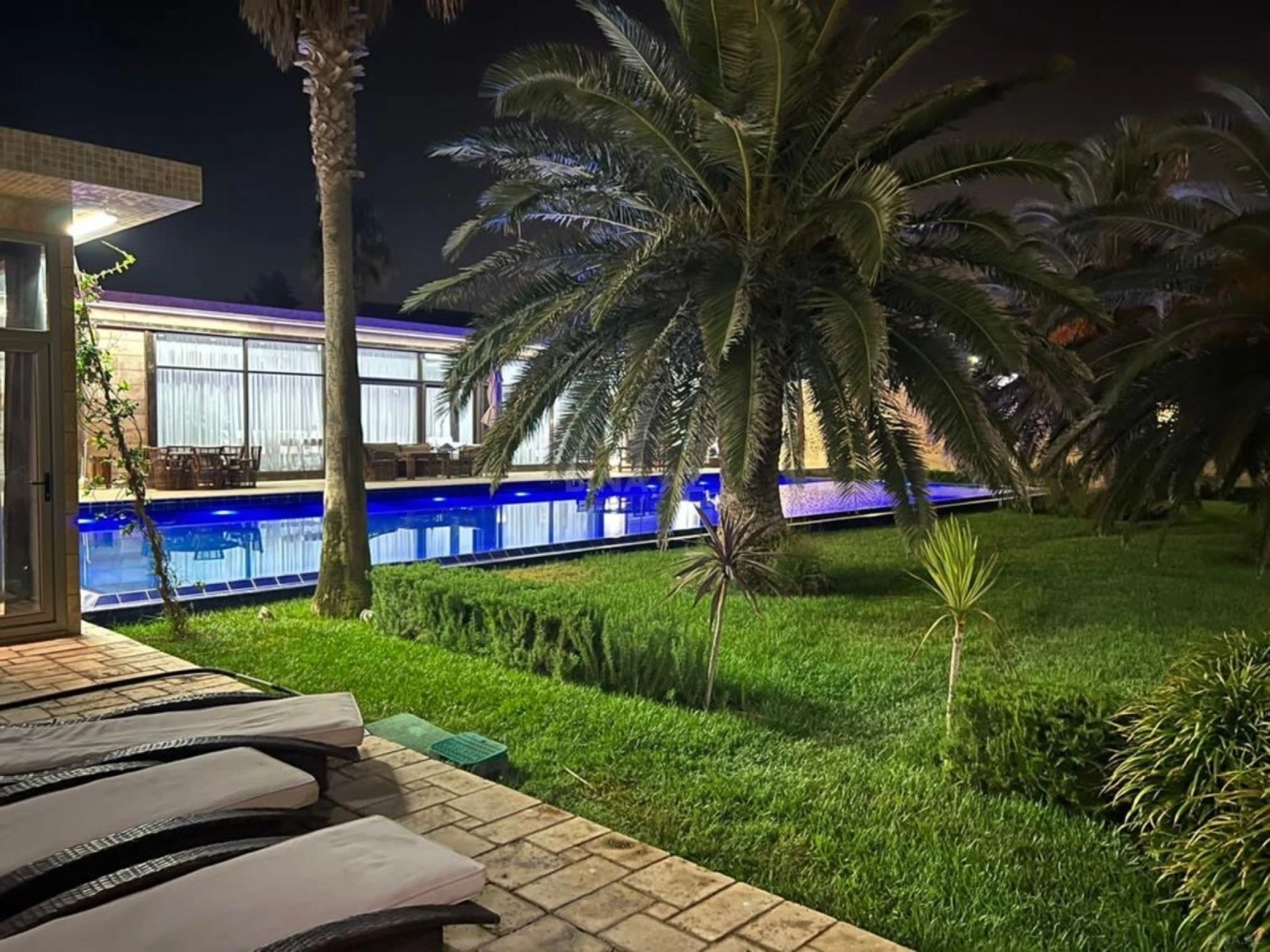 Kirayə verilir 5 otaqlı həyət evi 520 m²