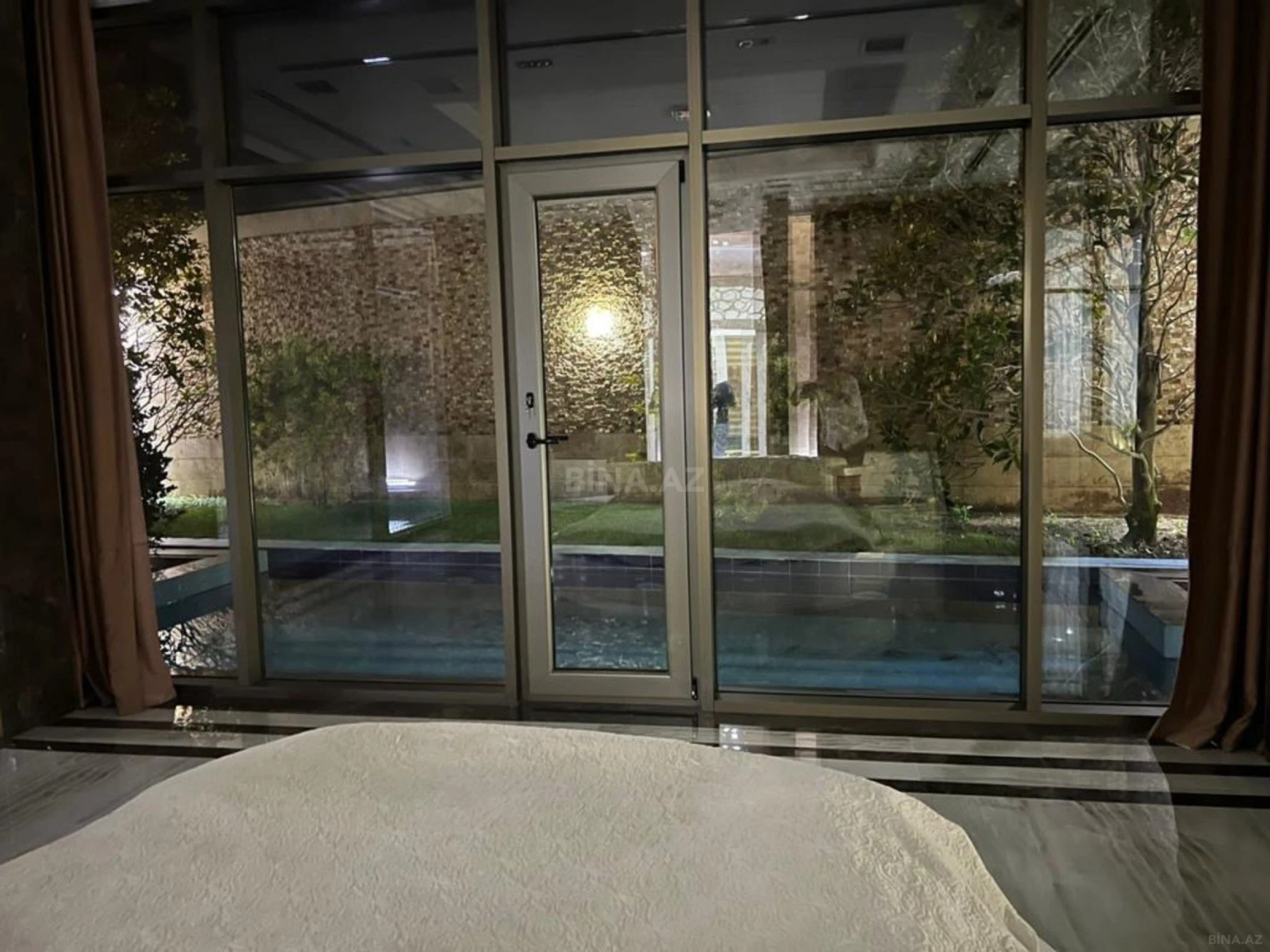 Kirayə verilir 5 otaqlı həyət evi 520 m²