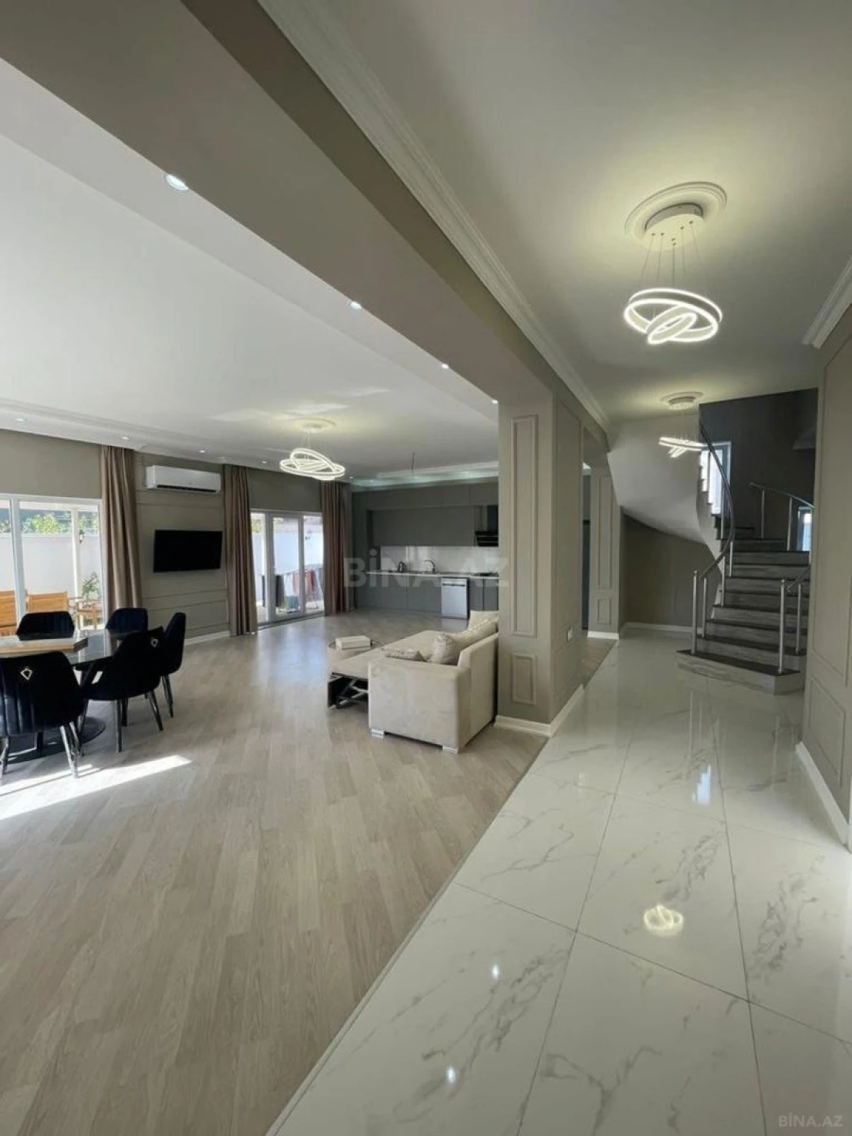 Kirayə verilir 5 otaqlı həyət evi 340 m²