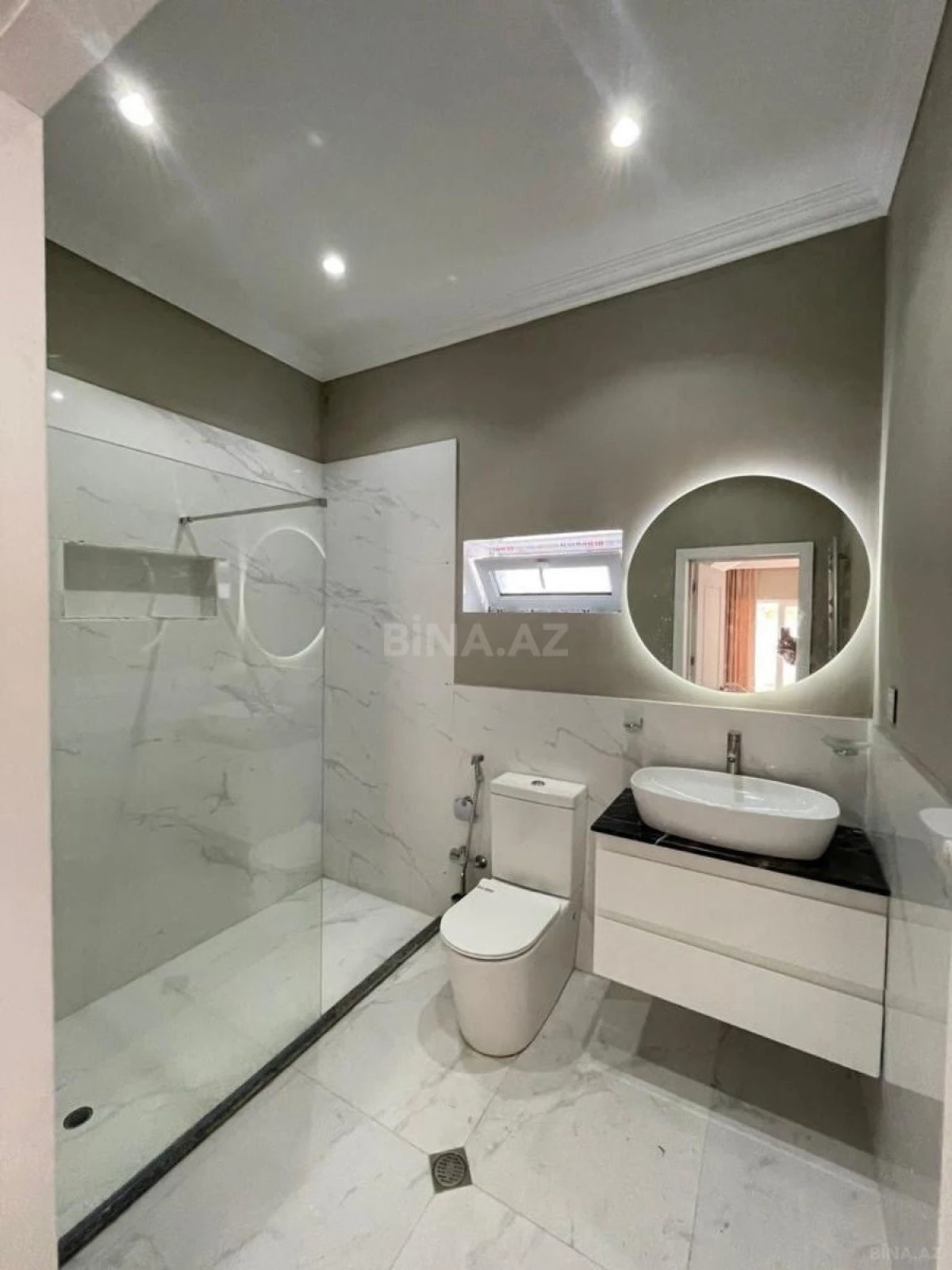 Kirayə verilir 5 otaqlı həyət evi 340 m²