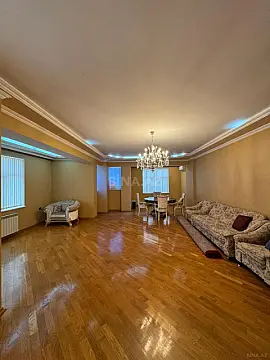Satılır 3 otaqlı mənzil 165 m²