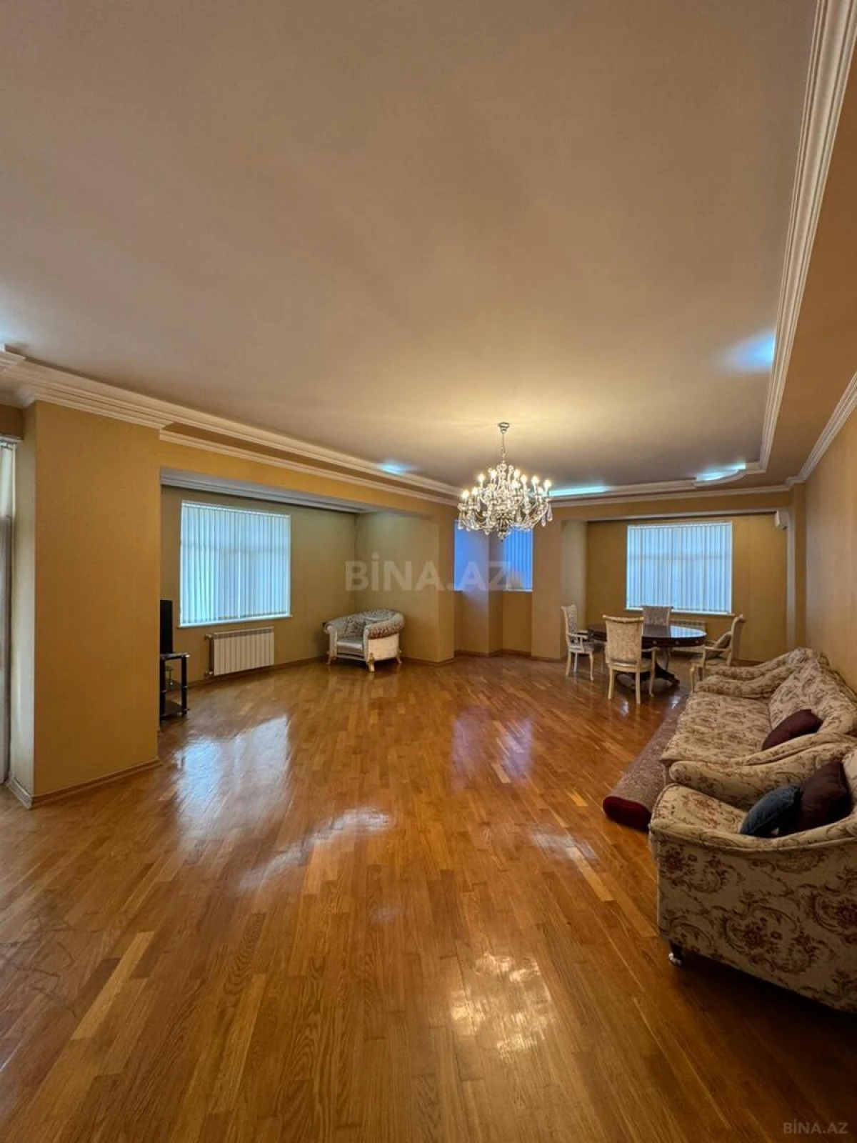 Satılır 3 otaqlı mənzil 165 m²