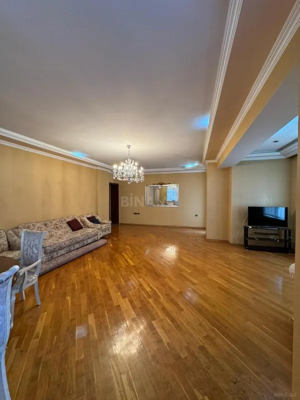 Satılır 3 otaqlı mənzil 165 m²