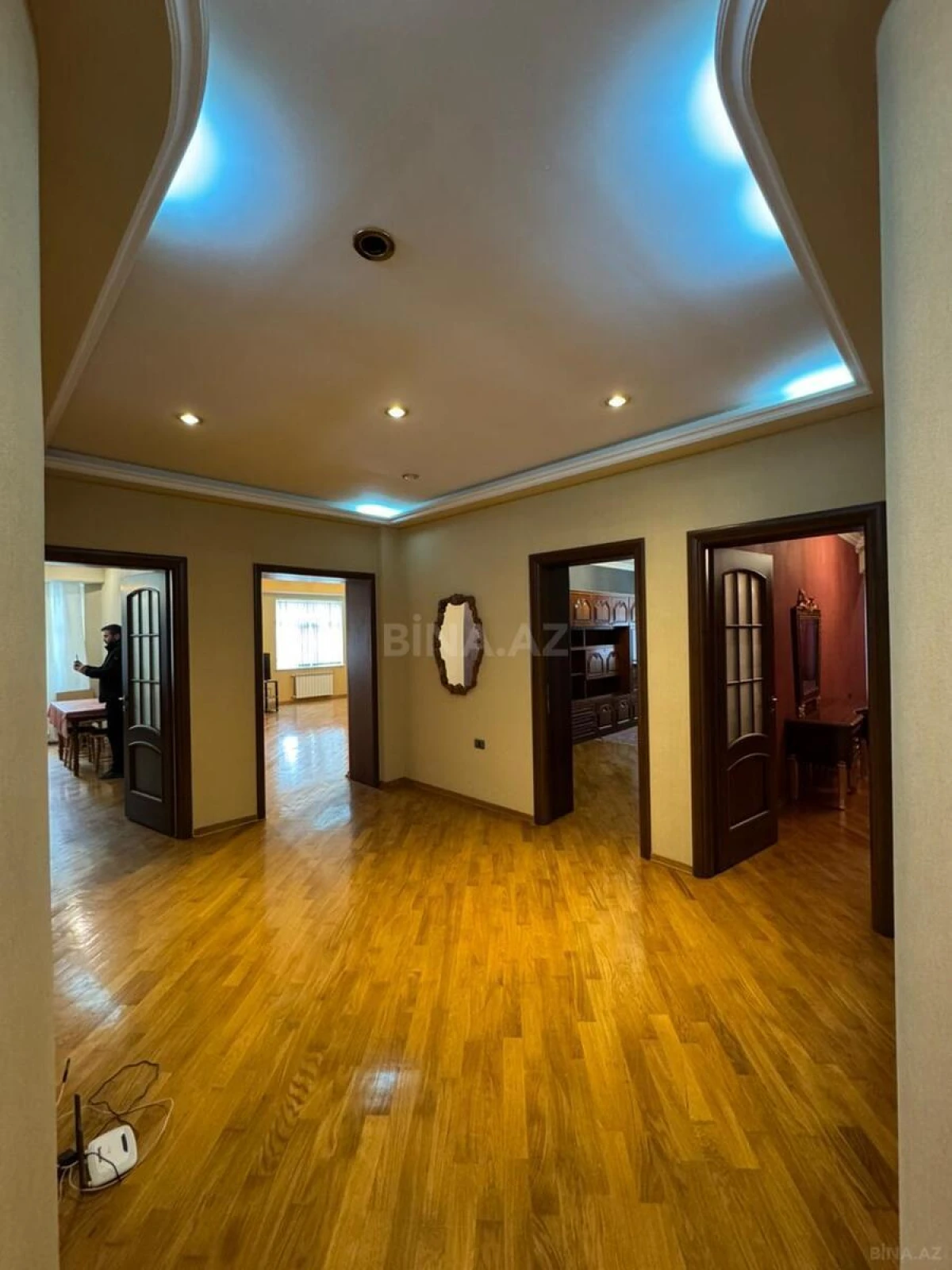 Satılır 3 otaqlı mənzil 165 m²