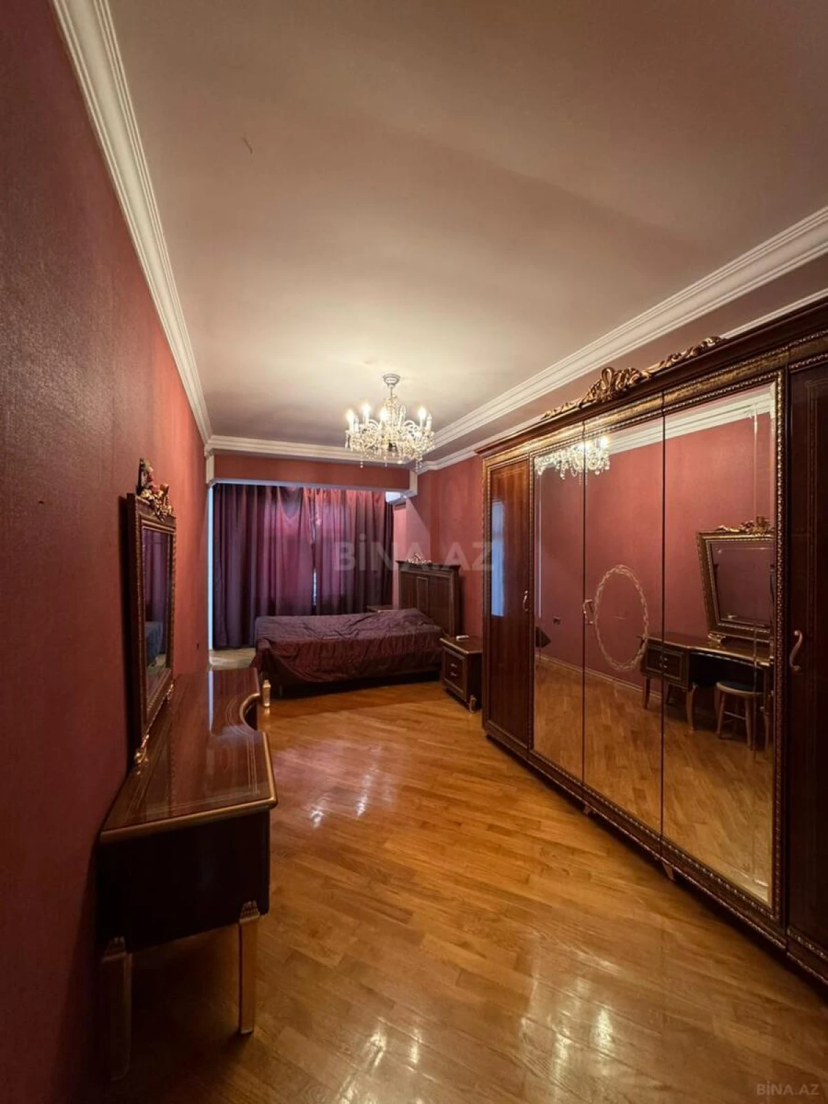 Satılır 3 otaqlı mənzil 165 m²