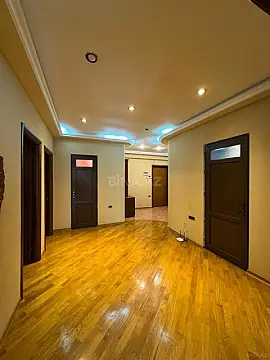 Satılır 3 otaqlı mənzil 165 m²