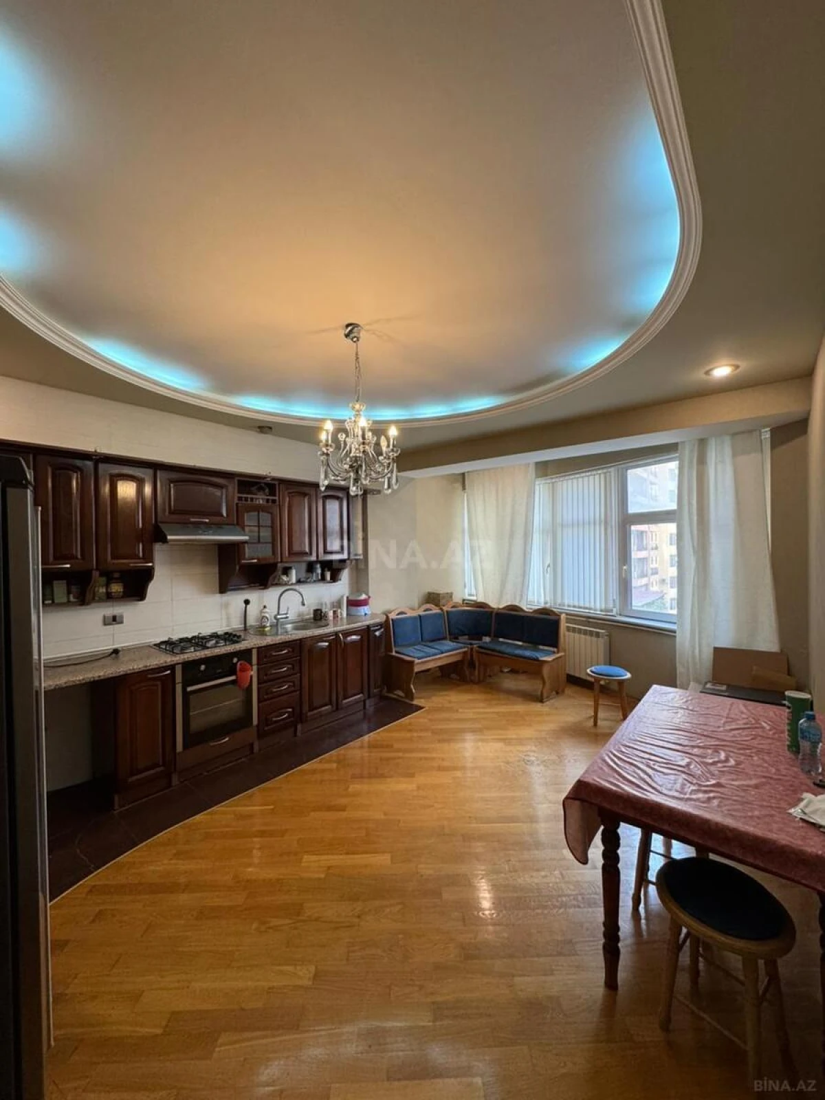 Satılır 3 otaqlı mənzil 165 m²