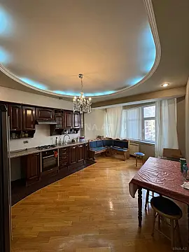 Satılır 3 otaqlı mənzil 165 m²