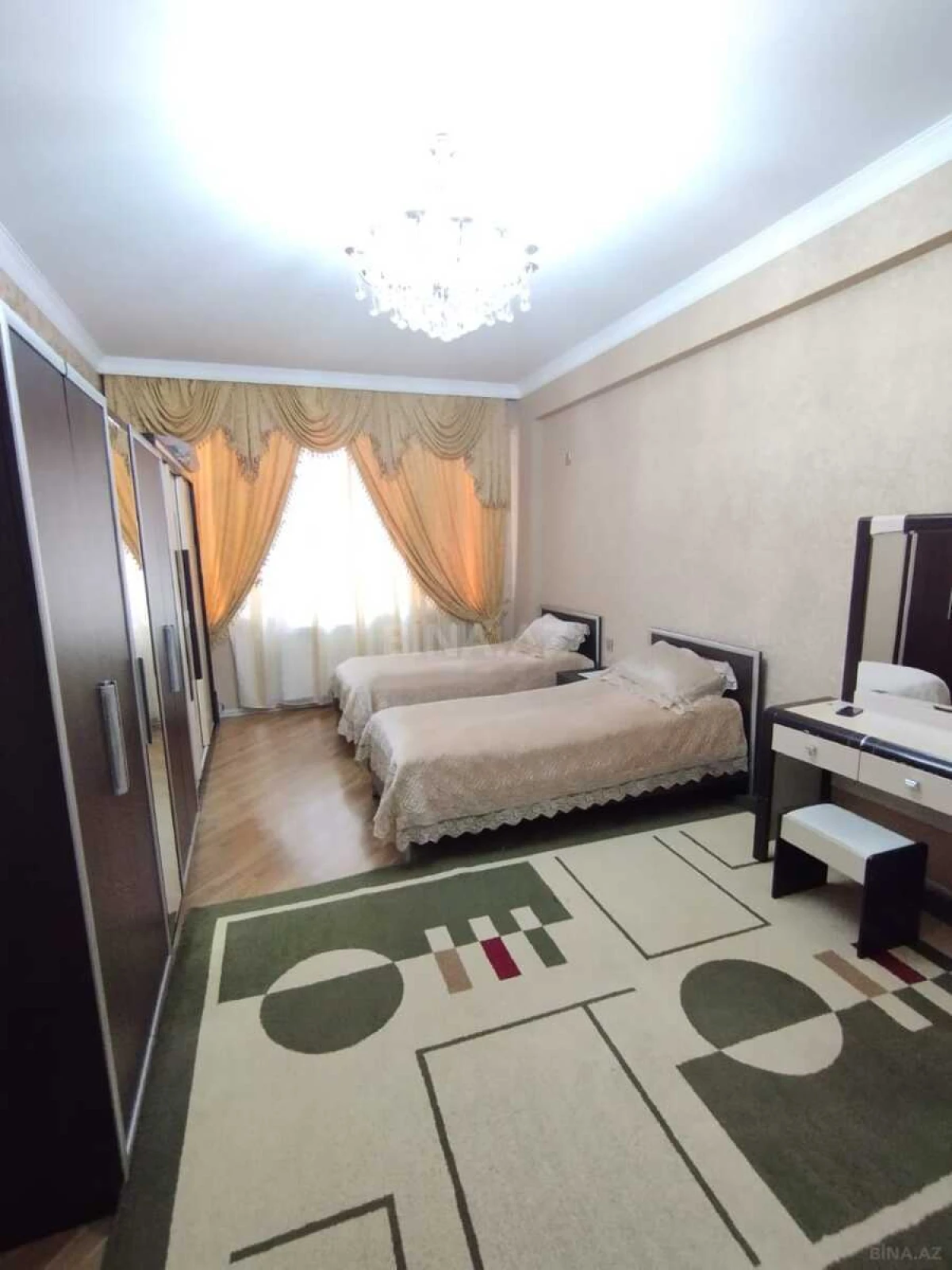 Satılır 3 otaqlı mənzil 130 m²