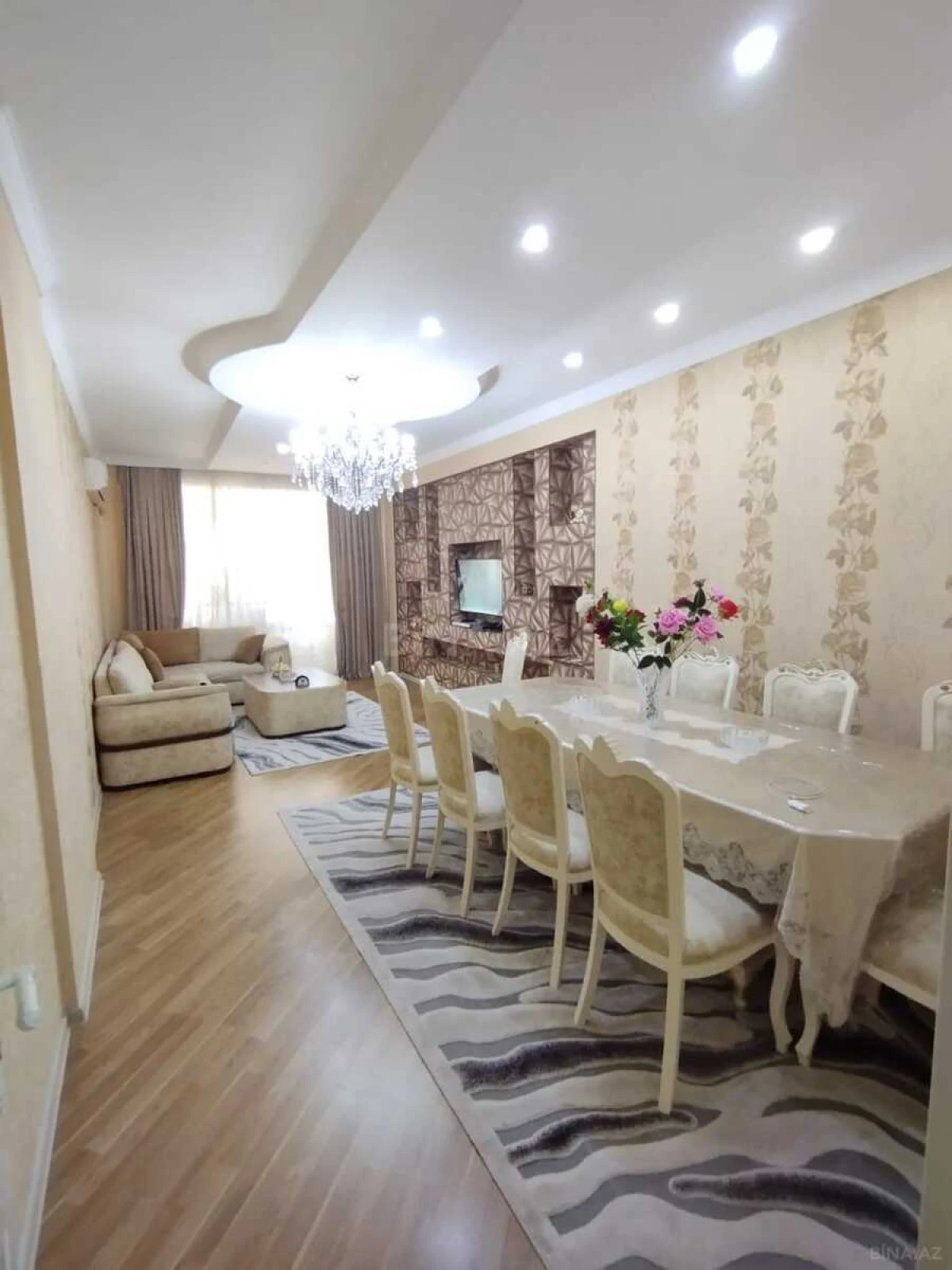 Satılır 3 otaqlı mənzil 130 m²