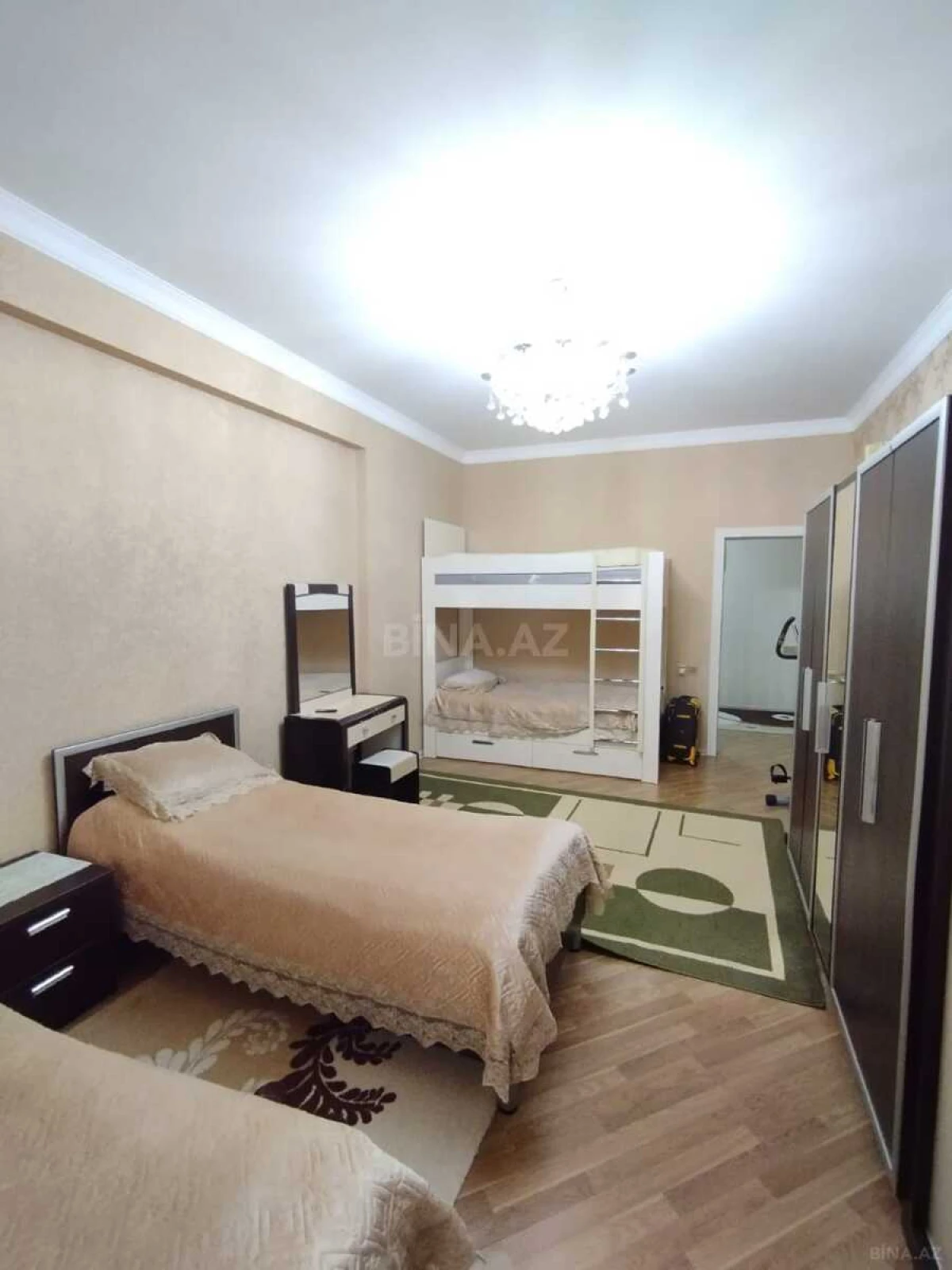 Satılır 3 otaqlı mənzil 130 m²