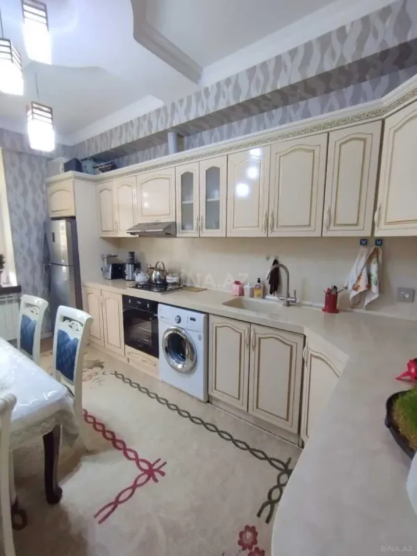 Satılır 3 otaqlı mənzil 130 m²