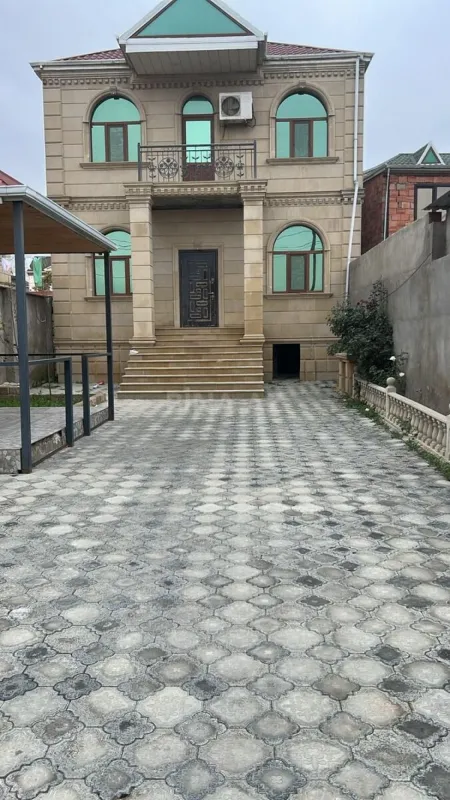 Satılır 4 otaqlı həyət evi 230 m²