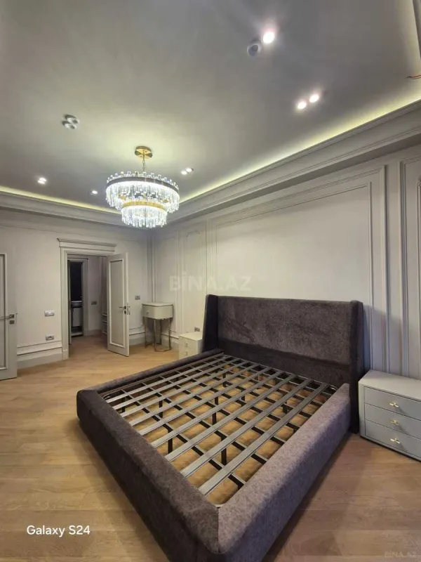 Satılır 4 otaqlı mənzil 224 m²