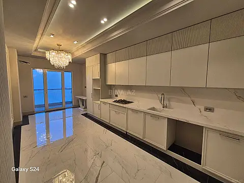 Satılır 4 otaqlı mənzil 224 m²