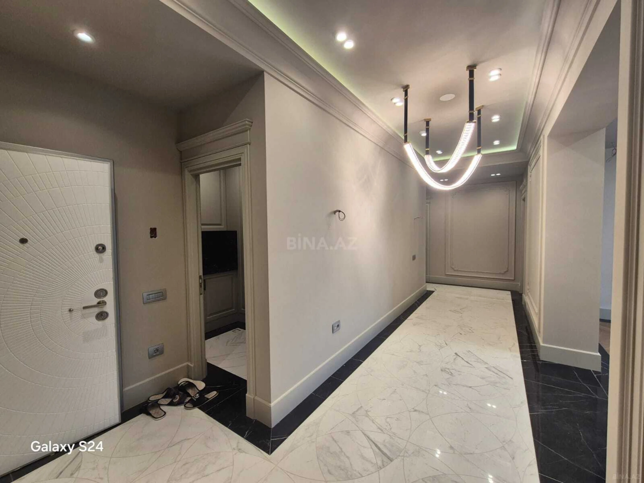 Satılır 4 otaqlı mənzil 224 m²