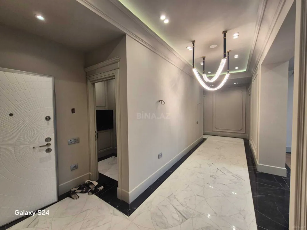 Satılır 4 otaqlı mənzil 224 m²