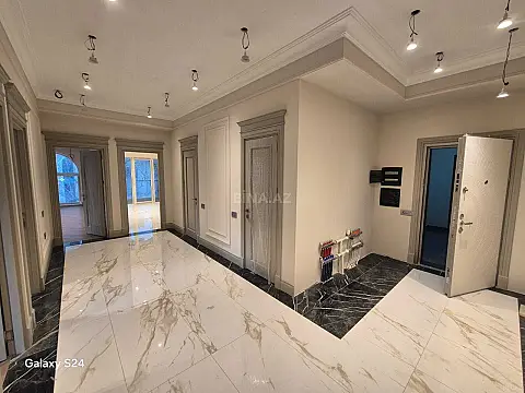 Satılır 4 otaqlı mənzil 224 m²