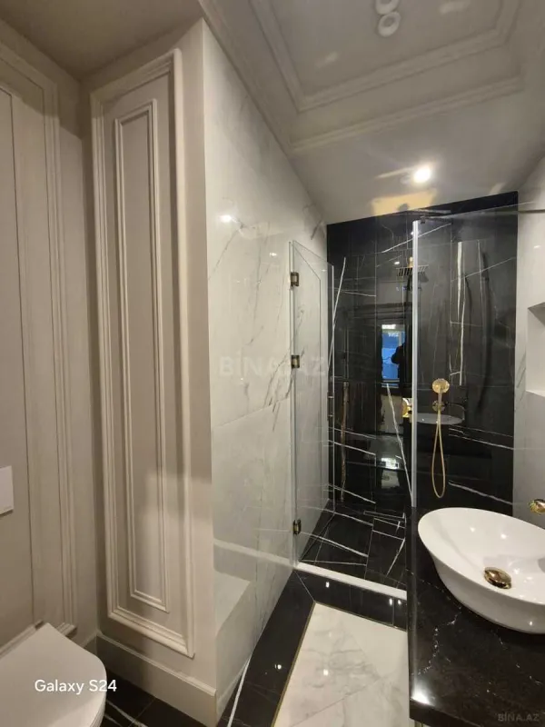 Satılır 4 otaqlı mənzil 224 m²