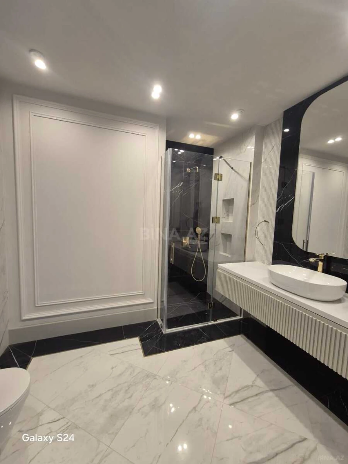 Satılır 4 otaqlı mənzil 224 m²