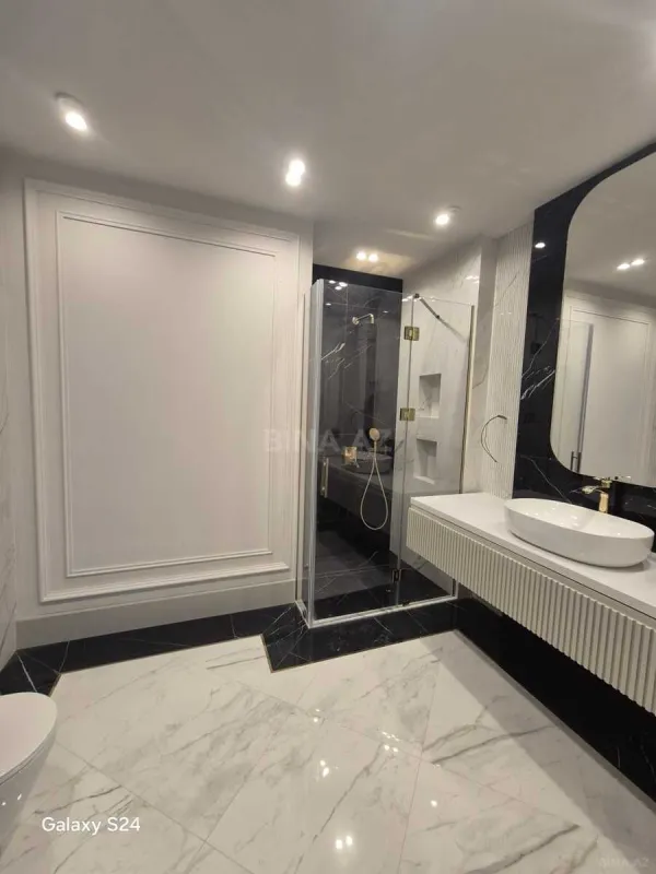 Satılır 4 otaqlı mənzil 224 m²