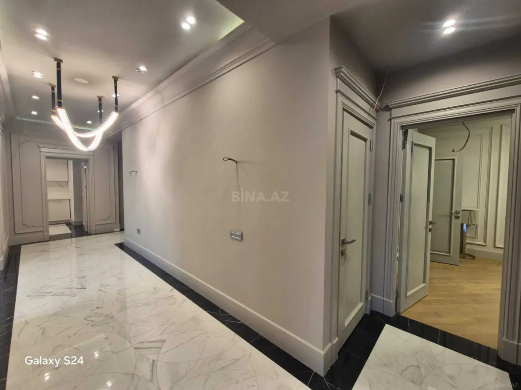 Satılır 4 otaqlı mənzil 224 m²