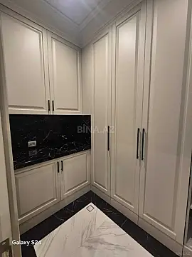 Satılır 4 otaqlı mənzil 224 m²