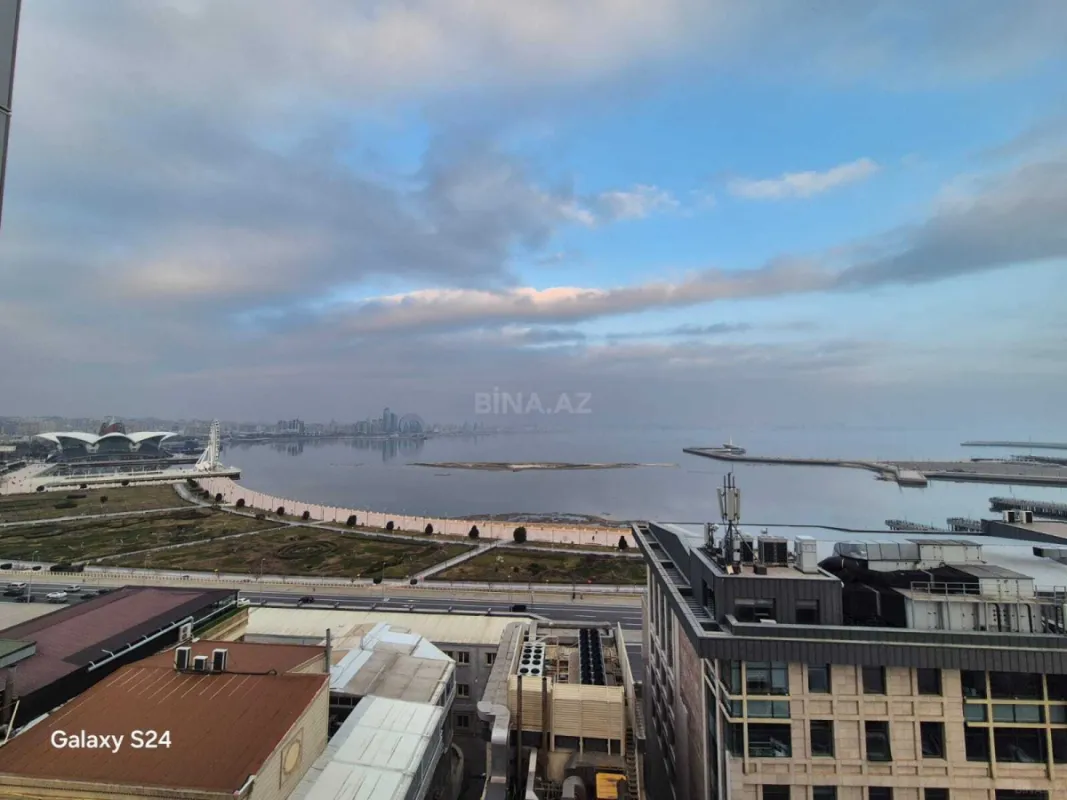 Satılır 4 otaqlı mənzil 224 m²