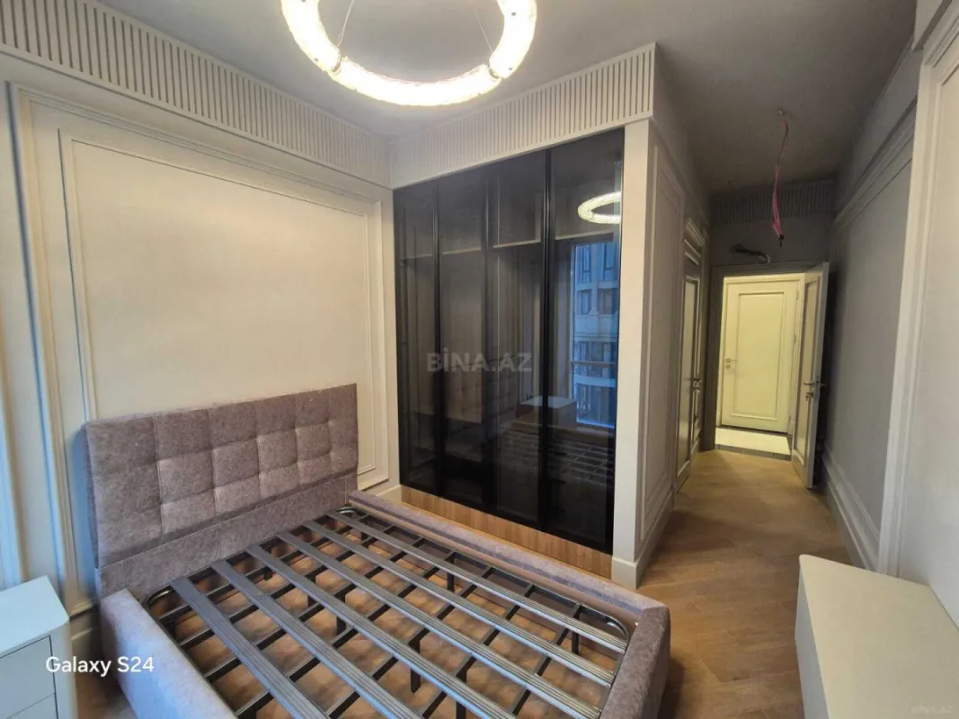 Satılır 4 otaqlı mənzil 224 m²