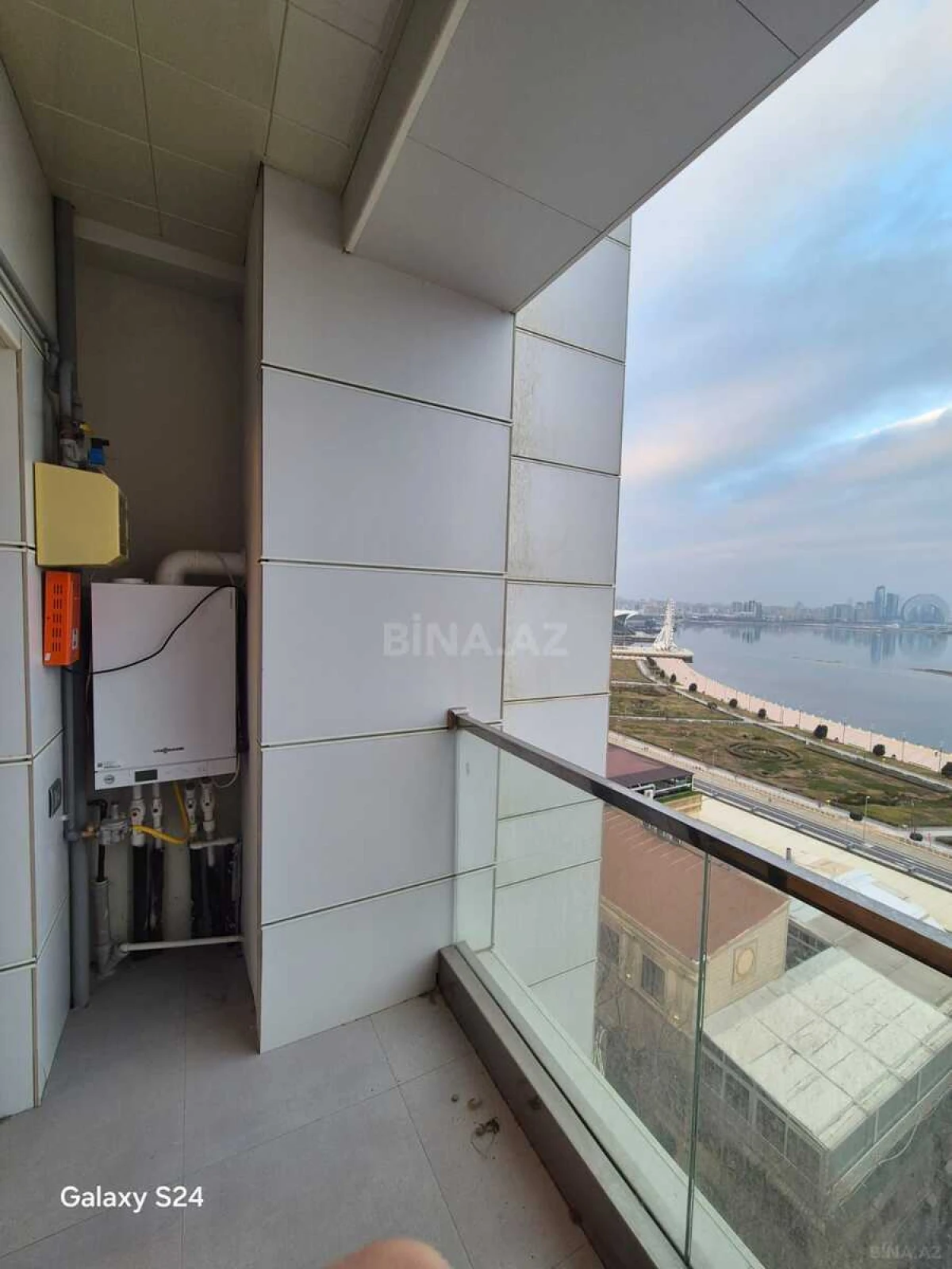 Satılır 4 otaqlı mənzil 224 m²